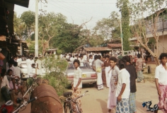 Morning gem business in another Ratnapura hot spot