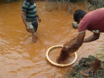 Washing the illum to remove mud