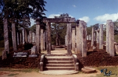 Ancient-ruins.-I-forge-if-it's-Anuradhapura-or-Polonnaruwa,-sorry.